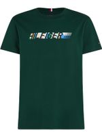 camiseta-verde-con-logo-multicolor