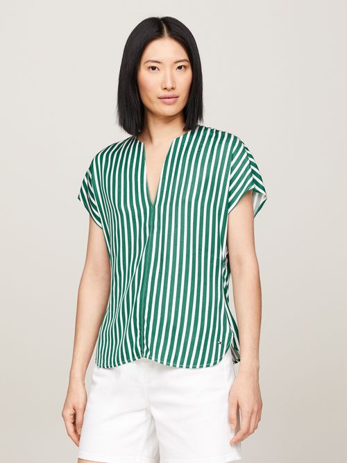 blusa-verde-fluida-con-rayas-de-manga-corta