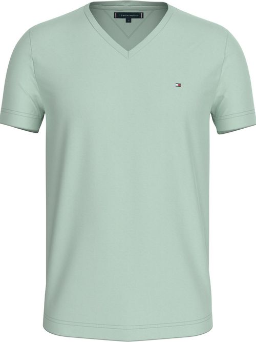 camiseta-verde-essential-en-cuello-v