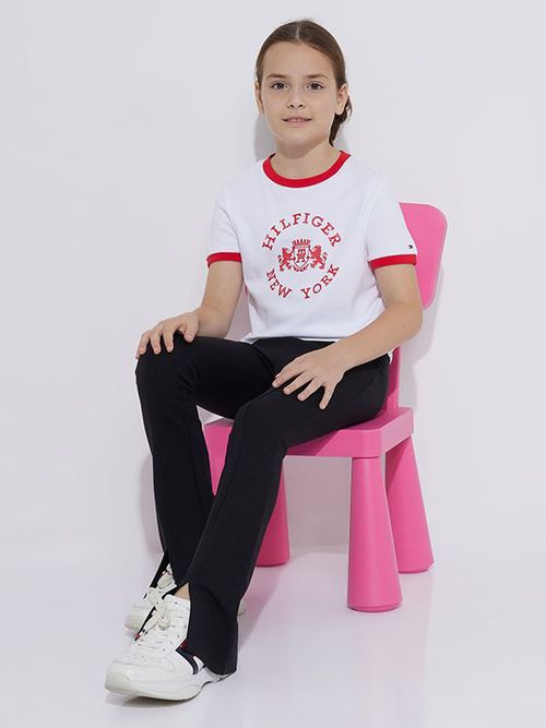 camiseta-de-nina-entallada-con-escudo