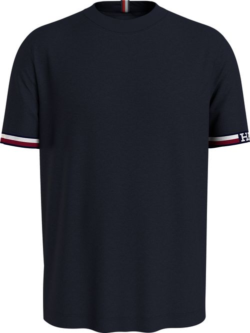 Camiseta-con-logo-monotipo-en-la-manga