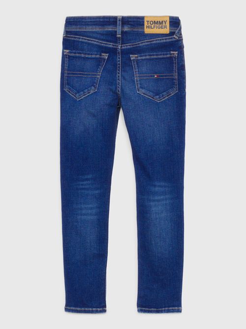 Jeans-scanton-y-ajustados-y-desteñidos