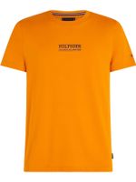 camiseta-naranja-con-logo-bordado-en-el-pecho