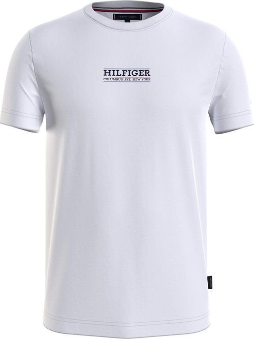 camiseta-blanca-con-logo-bordado-en-el-pecho