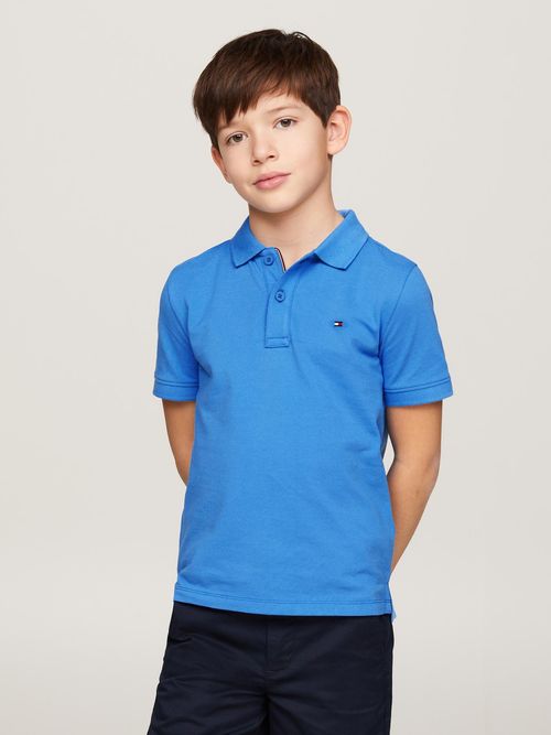 polo-azul-con-logo-y-corte-regular-essential