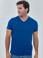 camiseta-azul-essential-en-cuello-v