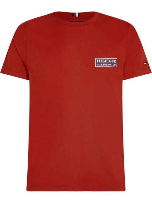 camiseta-roja-con-logo-de-parche