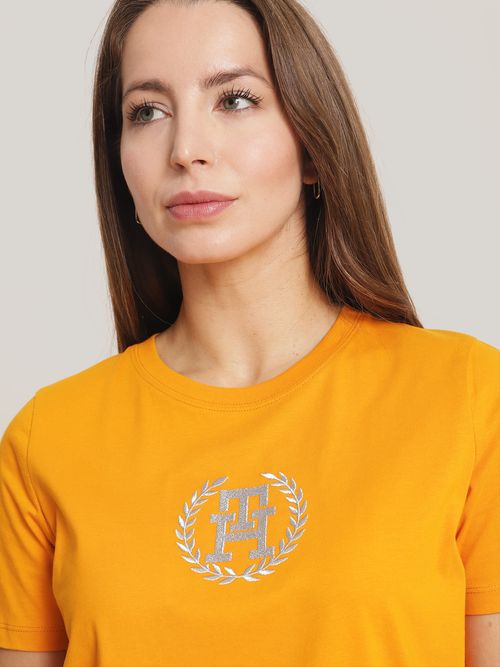 camiseta-naranja-de-cuello-redondo-con-monograma-th