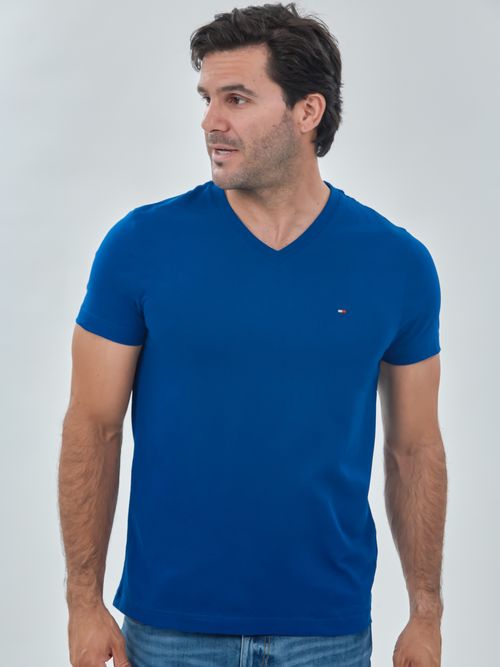 camiseta-azul-essential-en-cuello-v