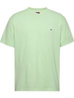 camiseta-verde-con-logo-distintivo-tonal-bordado