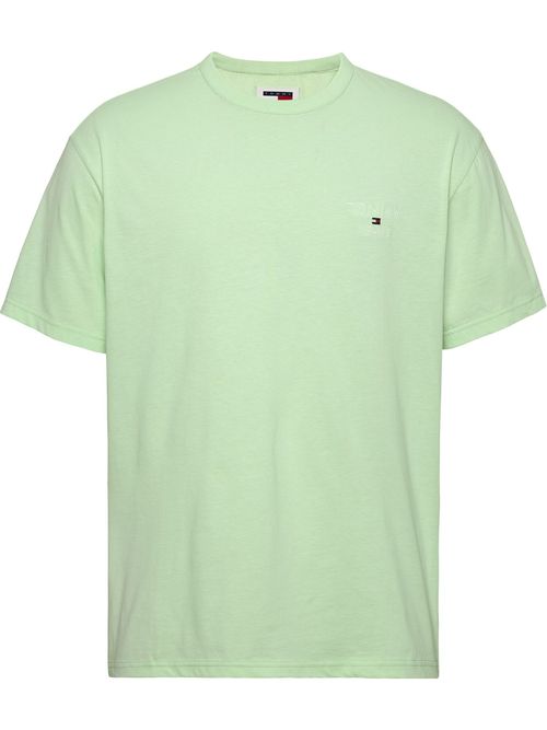 camiseta-verde-con-logo-distintivo-tonal-bordado