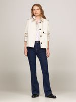 gabardina-beige-corta-con-botonadura-sencilla