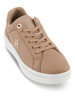 tenis-beige-clasicas-de-piel-para-mujer