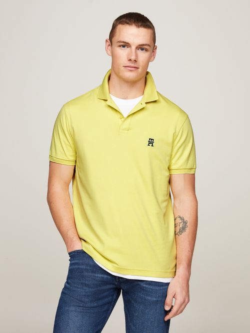 polo-amarillo-de-interlock-con-monograma-th-bordado